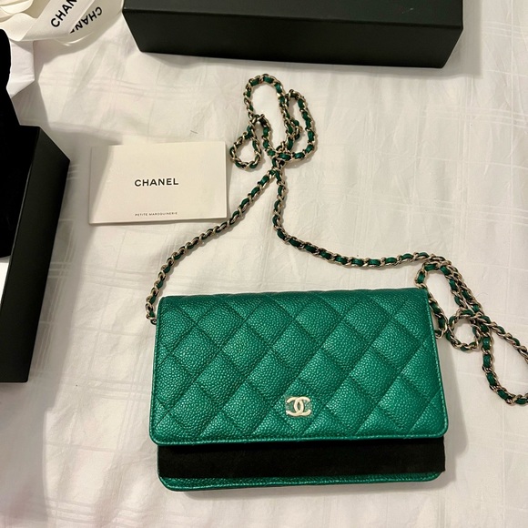 Chanel 18s Emerald Green WOC - Picture 2 of 11